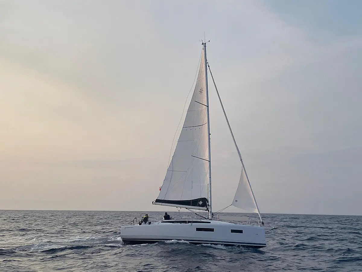 Sun Odyssey 350