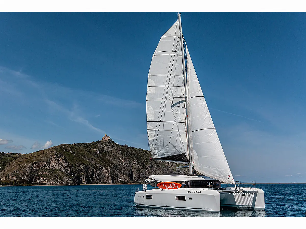 Lagoon 42