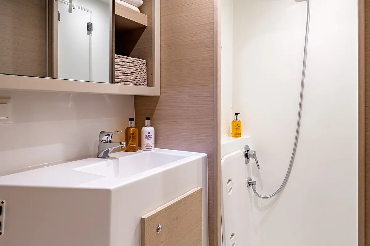 Lagoon 42 - 