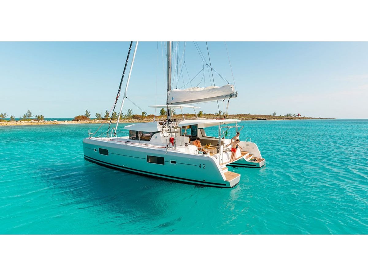 Lagoon 42 (3 cab)
