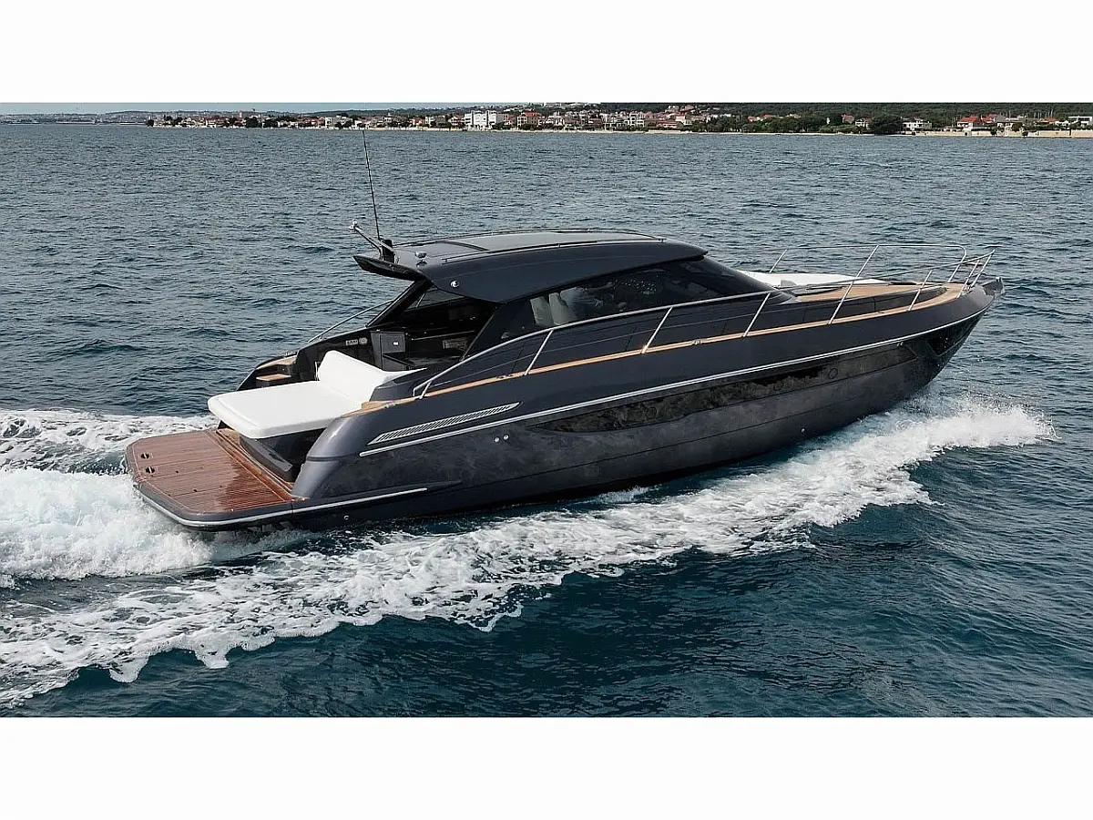 Focus Power 44 / 2 cabin version