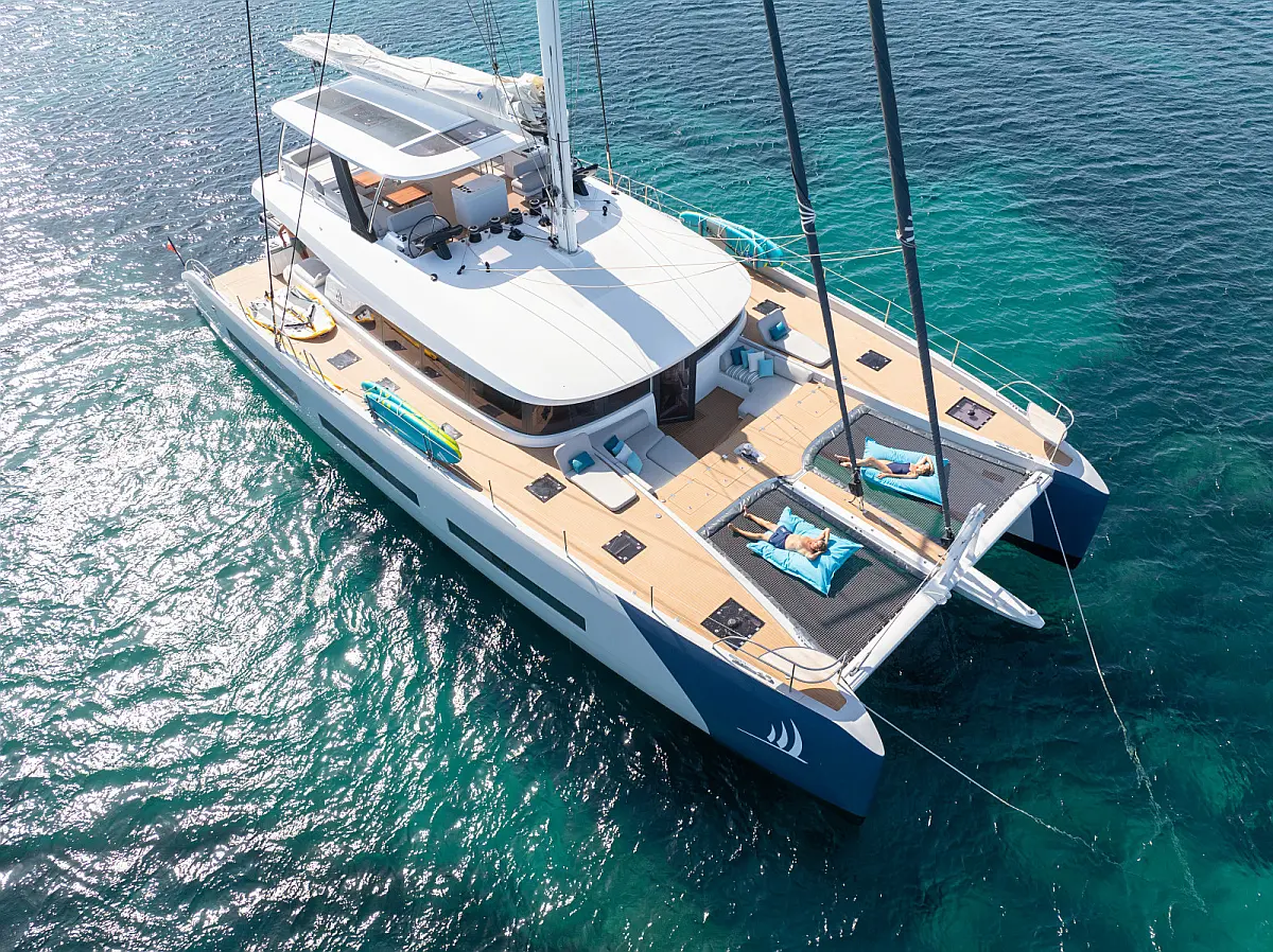 Lagoon Seventy 7