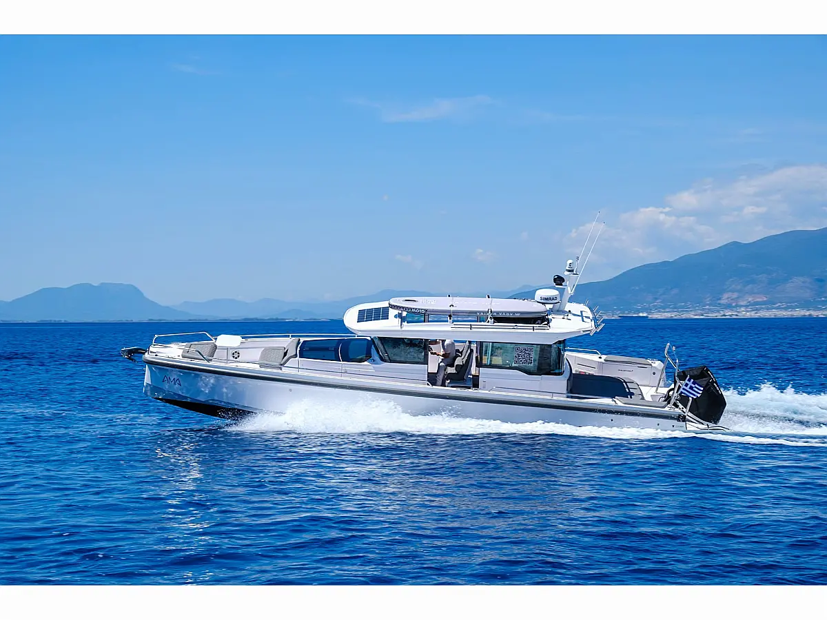 Axopar 37 XC Cross Cabin