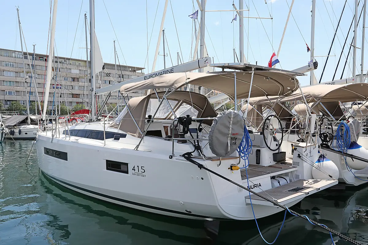Sun Odyssey 415