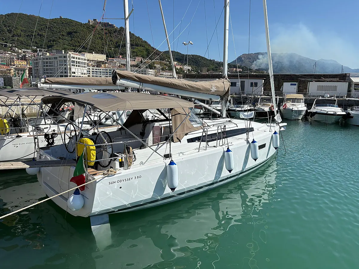 Sun Odyssey 380