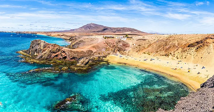 Rent a catamaran and a sailing boat in the Canary Islands